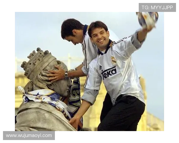 西班牙双星劳尔与莫伦特斯携手登陆中国开启传奇足球新篇章