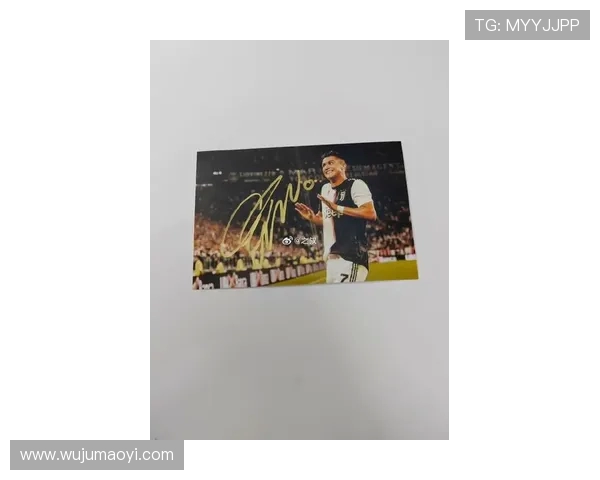 C罗兑现承诺赠送球衣 索博斯洛伊终于如愿以偿获得亲笔签名球衣 C罗兑现承诺赠送球衣 索博斯洛伊终于如愿以偿获得亲笔签名球衣