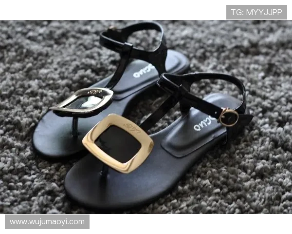 哈兰德西班牙度假晒时尚穿搭展示休闲与潮流完美结合引领夏日潮流风尚